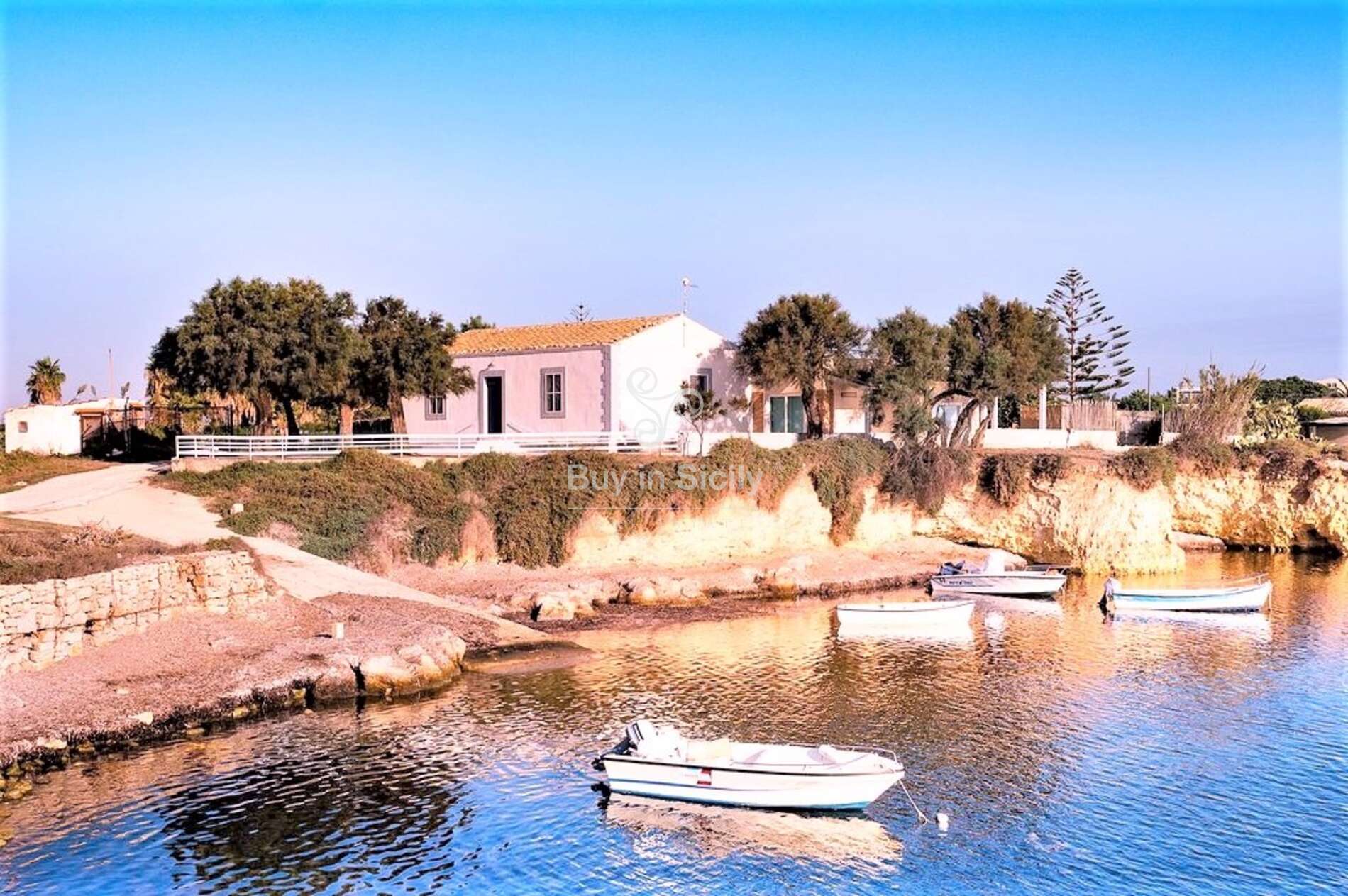 Beautiful house on the sea located in the seaside village of Porto Ulisse , Ispica (RG)