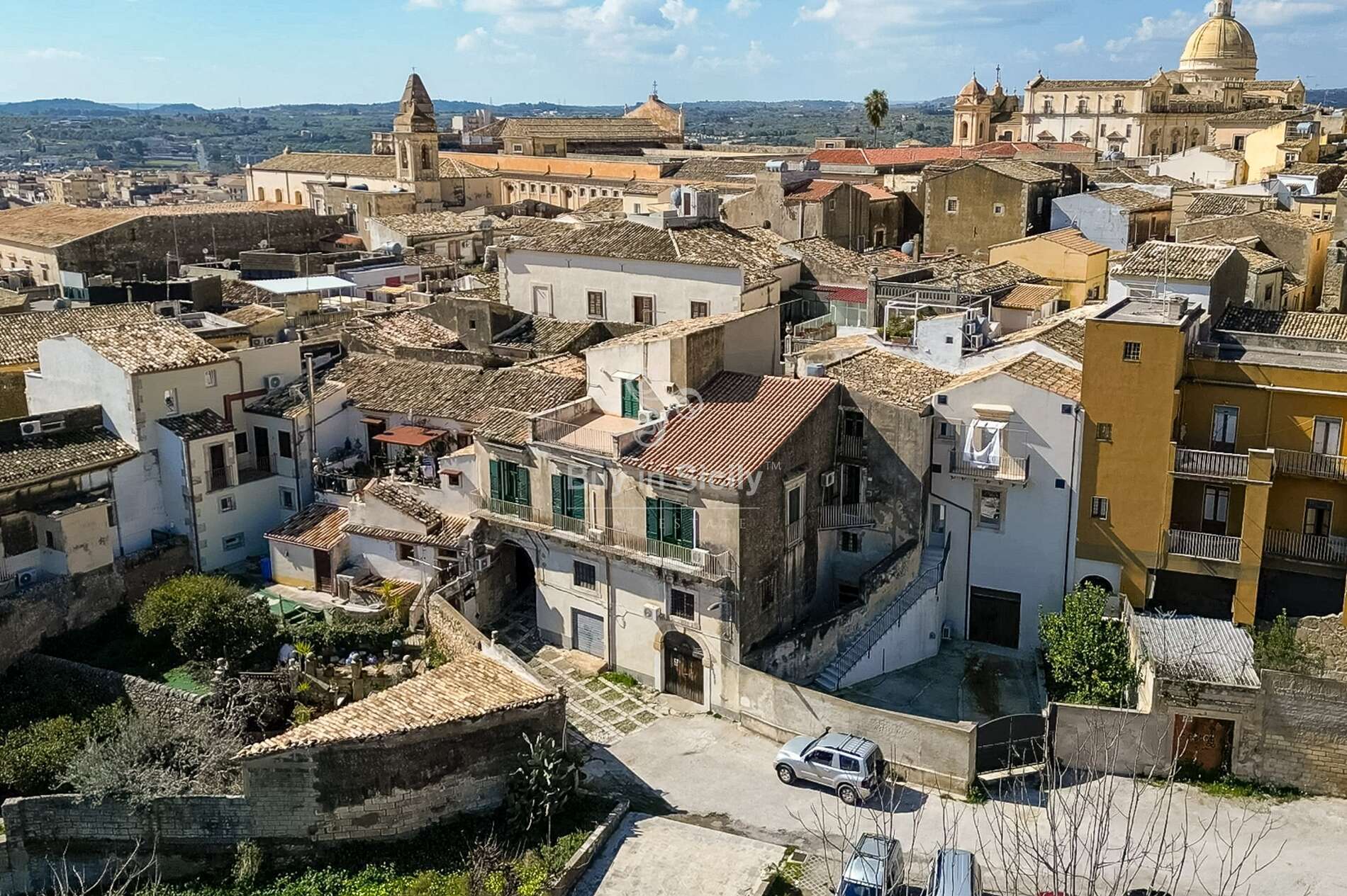 Fantastica Dimora Gentilizia del 1700 situata nel cuore di Noto con garages e terrazza panoramica.